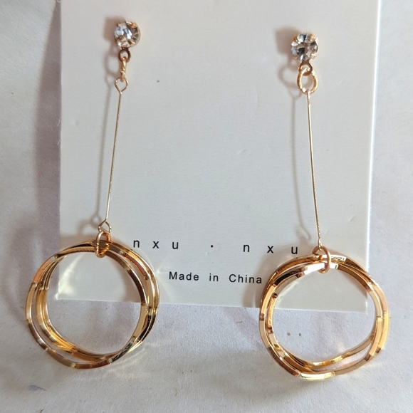 Earrings - Dangling gold with hoops at the end - Picture 2 of 3